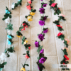 Guirnalda de flores artificiales